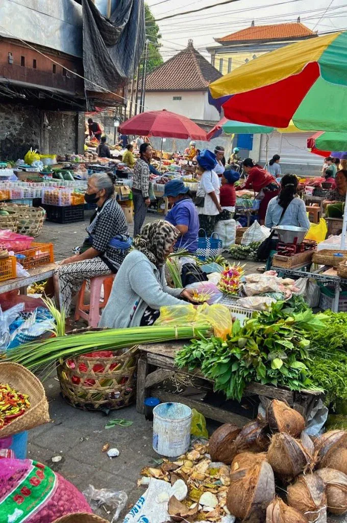 vegetables-seller-at-pujung-traditional-market