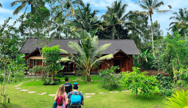 People walking to the Bali Farm cooking class.