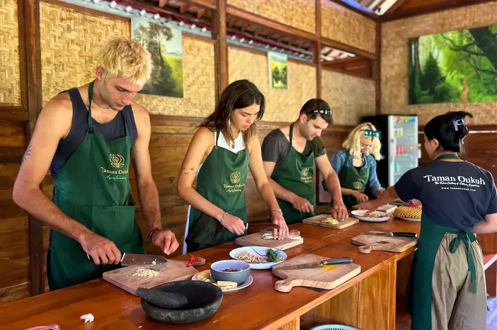 the cooking participants at taman dukuh farm are cutting the ingredients for cooking