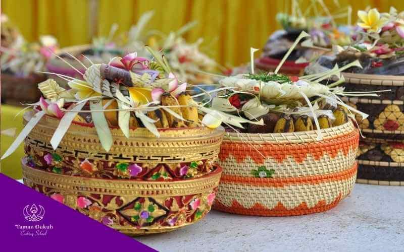 Pristine 'Bokoran Sukla' (sacred offering basket) used exclusively for Balinese rituals, demonstrating the Sukla principle of purity.
