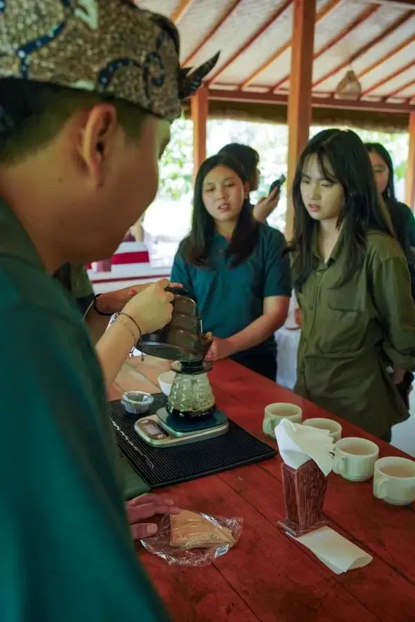 UPH Universitas Pelita Harapan experiential learning in Taman Dukuh Farm 10