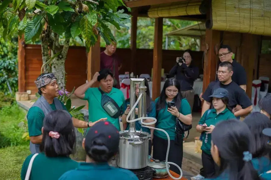 UPH Universitas Pelita Harapan experiential learning in Taman Dukuh Farm 4