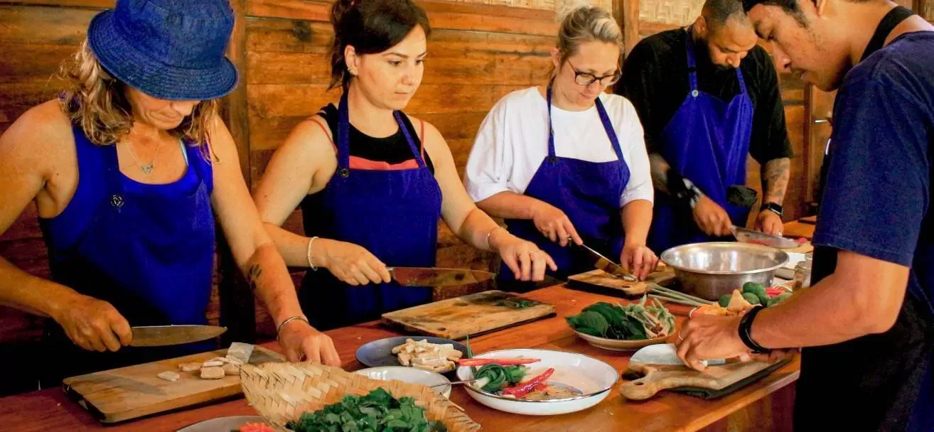 Bali Cook & Stay 9 fully hands-on cooking experience