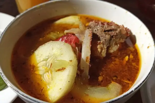 What meat do Balinese eat? Do They Eat Pork or Beef? 19 Soup Kepala Ikan Mak Beng