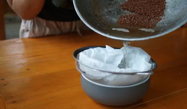 Coconut Oil Making 10 straining the coconut oil with tissue paper