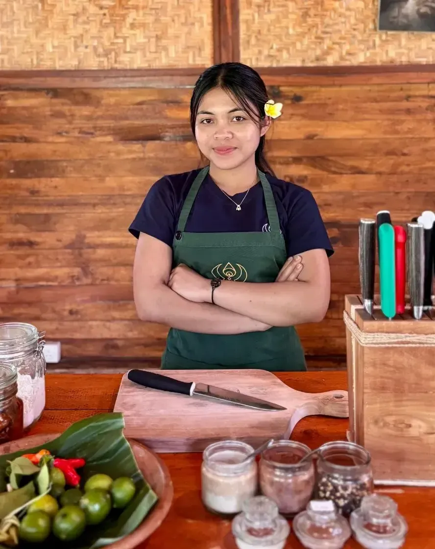 Depi (Ni Luh Depiani), engaging instructor teaching Balinese cooking and culture at Taman Dukuh, Ubud