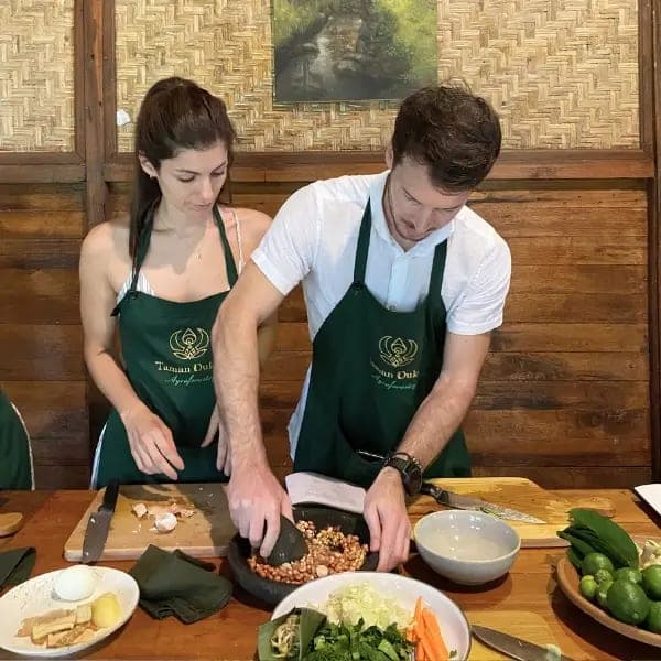 Romantic Couples Cooking Class 5 a couple doing cooking class in Ubud
