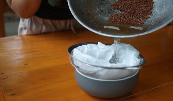 Coconut Oil Making 10 straining the coconut oil with tissue paper