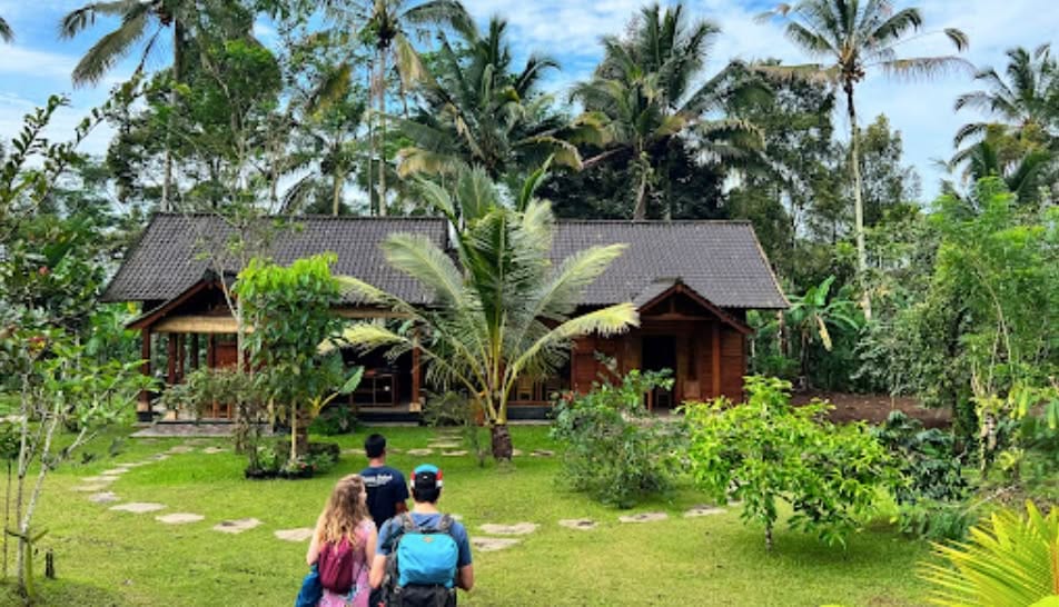 About Taman Dukuh 3 People walking to the Bali Farm cooking class.