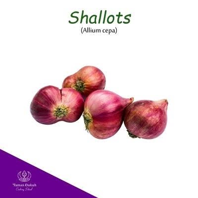 Fresh Balinese shallots (bawang merah), a fundamental aromatic.